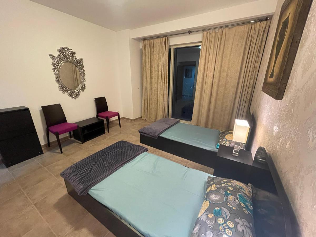 Travelers Backpackers Vandrarhem Dubai Exteriör bild